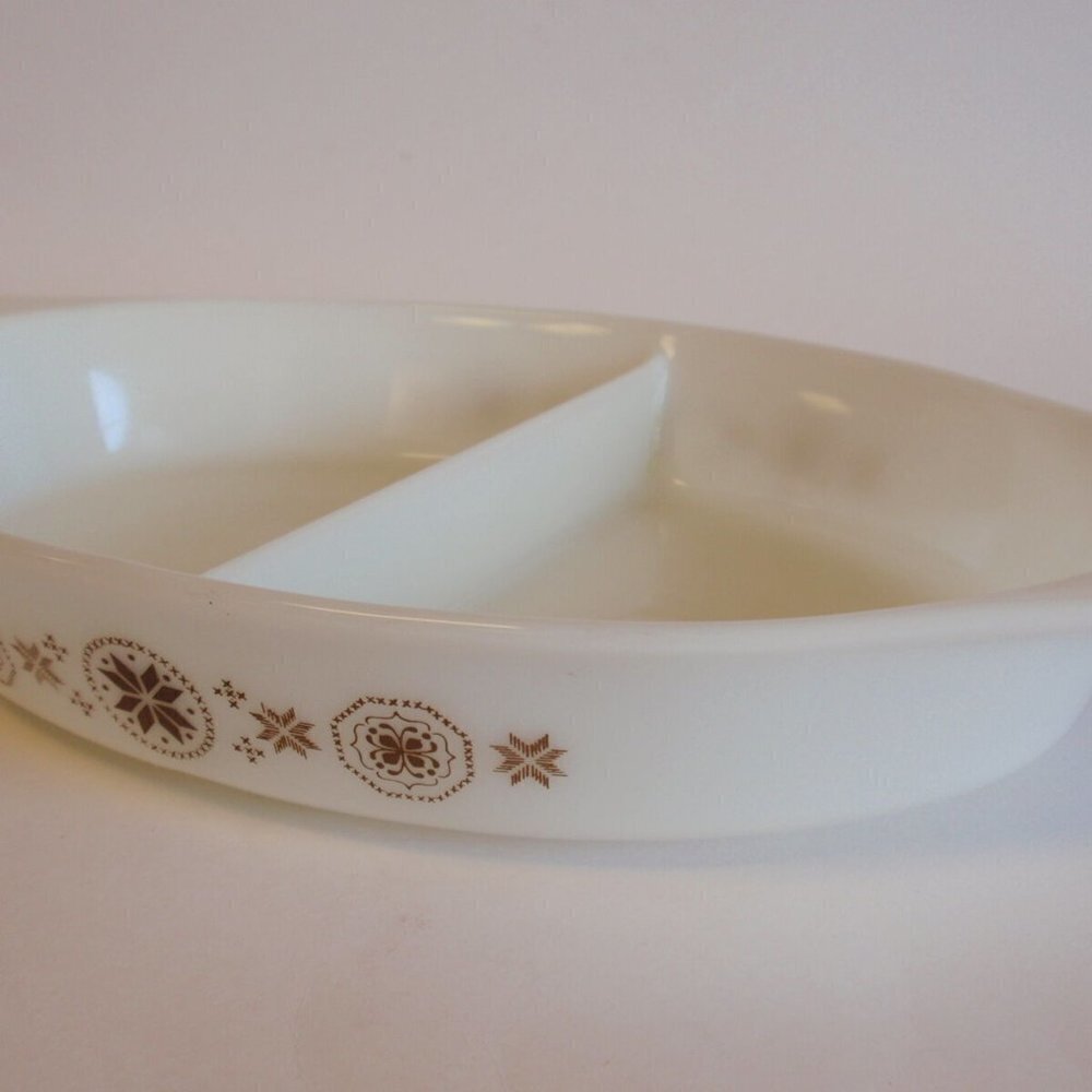 Vintage Pyrex Town and country divided Casserole​​​​​​​​​​​​​ - Picture 3 of 10